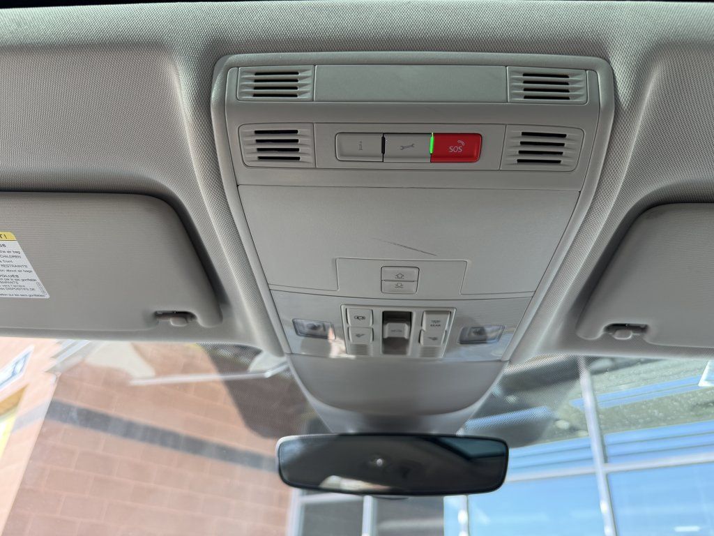 Used 2025 Volkswagen Taos SE FWD image 24