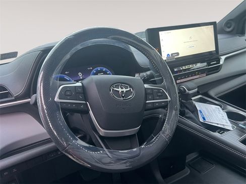 New 2026 Toyota Sienna XSE image 12