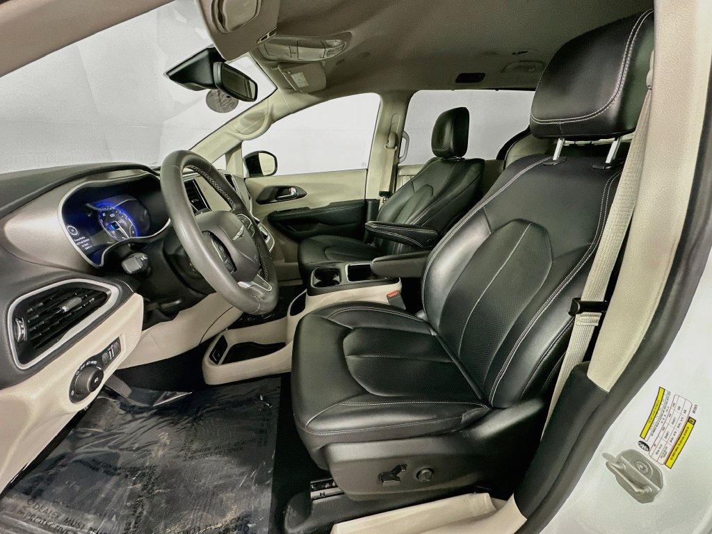 Certified 2024 Chrysler Pacifica Touring-L FWD image 31