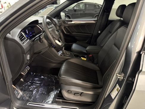 Certified 2024 Volkswagen Tiguan SE R-Line w/ MDO Package, Three-Row FWD image 16