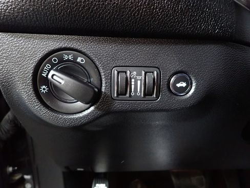 Used 2019 Dodge Challenger SXT RWD image 22