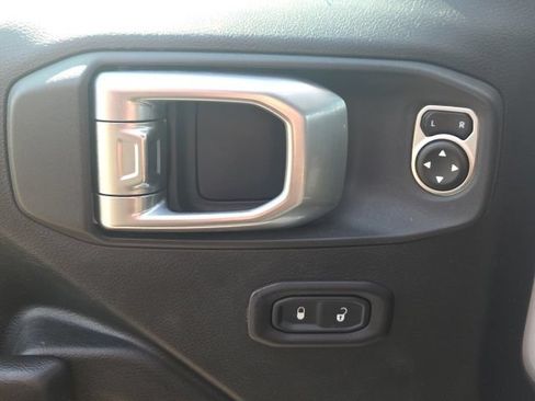 Used 2018 Jeep Wrangler Unlimited Sport S AWD/4WD image 17