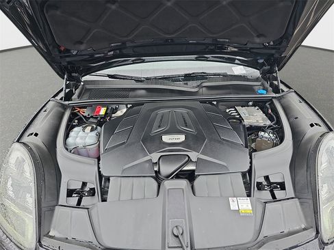 Used 2022 Porsche Cayenne image 35