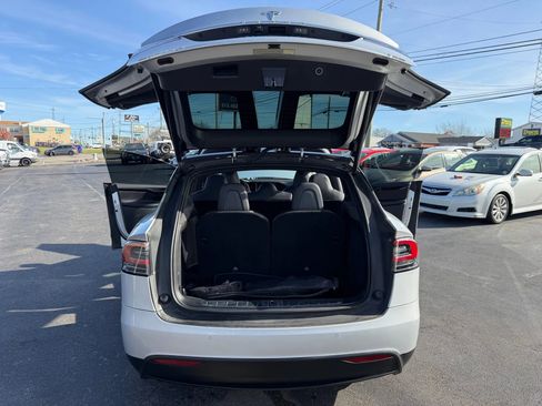Used 2018 Tesla Model X 75D image 47