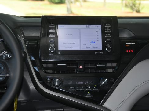 Used 2024 Toyota Camry SE FWD image 15