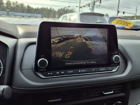 Used 2023 Nissan Rogue S image 10