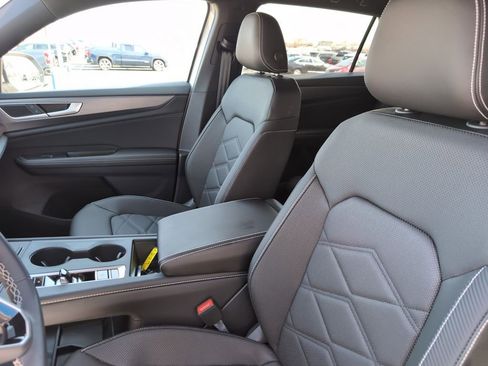 Used 2025 Volkswagen Atlas Cross Sport SE image 13