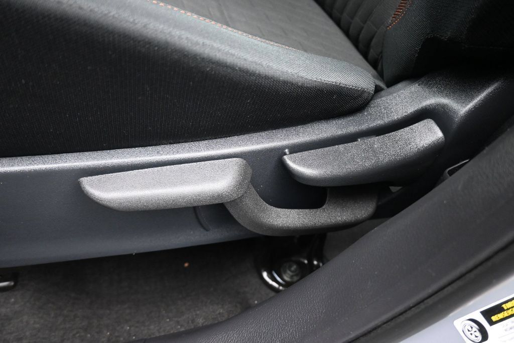 Used 2023 Nissan Kicks SR FWD image 12