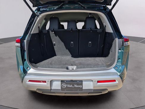 Used 2022 Nissan Pathfinder SL w/ SL Black Package image 34