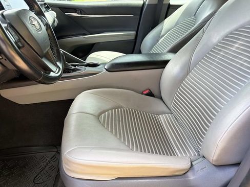 Used 2021 Toyota Camry SE FWD image 19