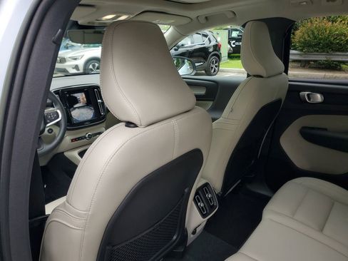 Certified 2024 Volvo XC40 B5 Plus w/ Climate Package AWD/4WD image 12
