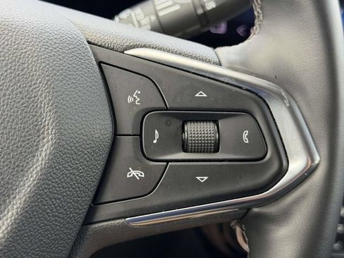 Used 2025 Chevrolet Trax LT w/ LT Convenience Package FWD image 23