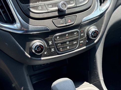 Used 2024 Chevrolet Equinox LT FWD image 24