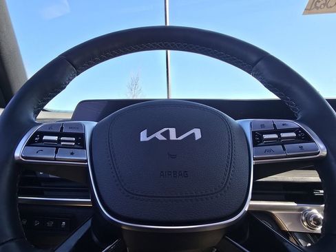 Used 2025 Kia Telluride AWD image 26