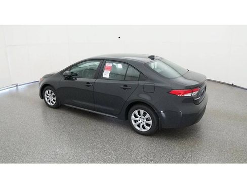 Used 2025 Toyota Corolla LE FWD image 5
