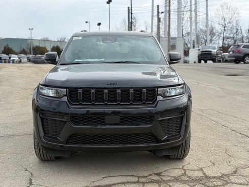 New 2026 Jeep Grand Cherokee Altitude AWD/4WD image 3