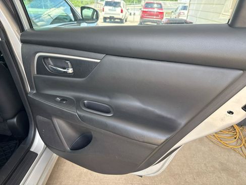 Used 2016 Nissan Altima 2.5 SL w/ Moonroof Package FWD image 14