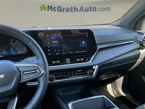 Used 2025 Chevrolet Equinox LT AWD/4WD image 12