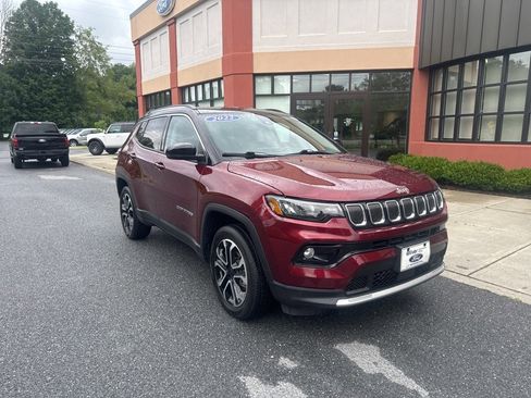 Used 2022 Jeep Compass Limited image 9