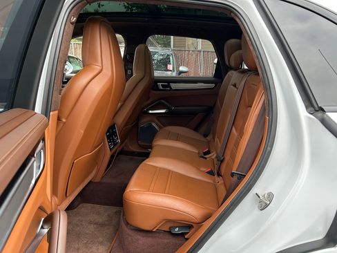 Used 2022 Porsche Cayenne Turbo S w/ Assistance Package image 7