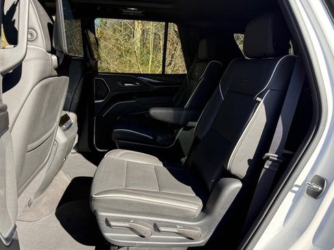 Used 2024 Cadillac Escalade Sport w/ LPO, ONYX Package image 17