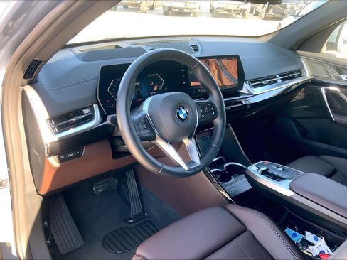 Used 2025 BMW X2 xDrive28i image 17
