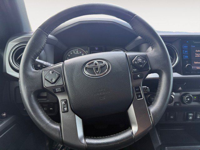 Used 2018 Toyota Tacoma TRD Sport AWD/4WD image 8