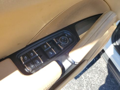 Used 2016 Porsche Cayenne image 22