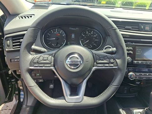 Used 2017 Nissan Rogue SV w/ Sun & Sound Touring Package AWD/4WD image 19