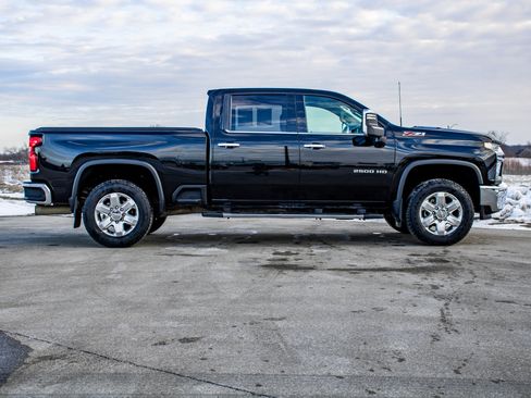 Used 2023 Chevrolet Silverado 2500 LTZ image 2