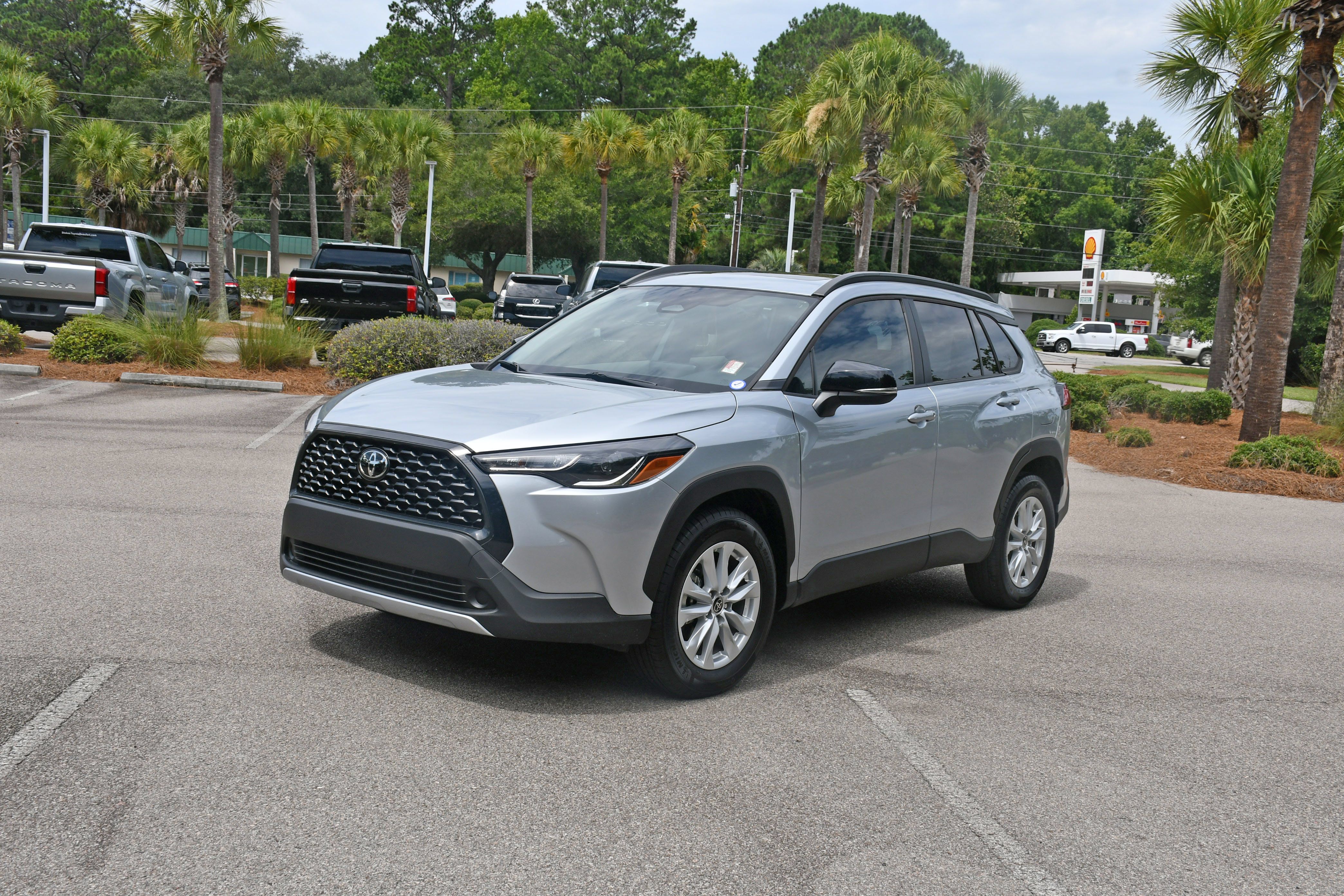 Certified 2025 Toyota Corolla Cross LE w/ Moonroof Package FWD image 6