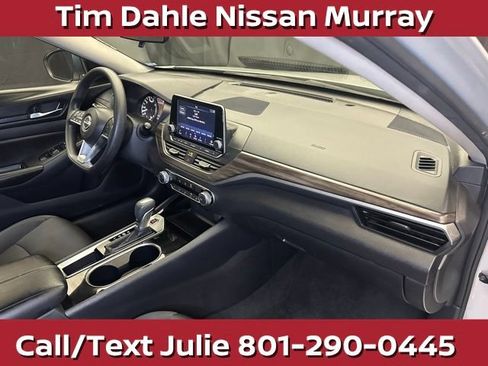 Used 2024 Nissan Altima 2.5 SV FWD image 17