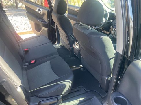 Used 2017 Nissan Pathfinder S image 9