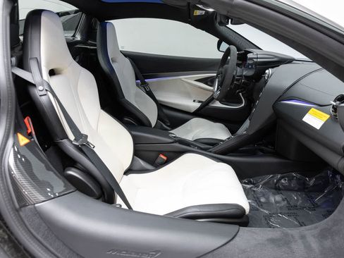 Used 2026 McLaren 750S Spider RWD image 12