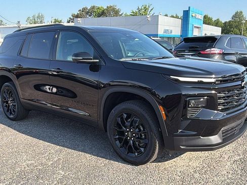 New 2026 Chevrolet Traverse LT FWD image 3