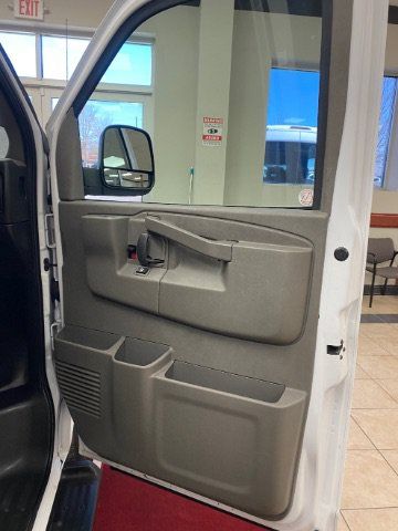 Used 2022 Chevrolet Express 3500 LS RWD image 16