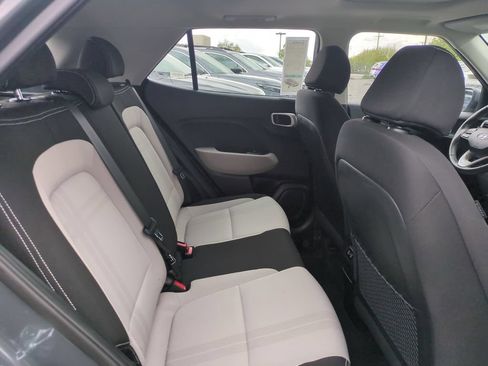 Used 2025 Hyundai Venue SEL FWD image 28