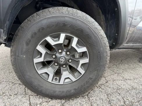 Used 2021 Toyota Tacoma TRD Off-Road w/ TRD Premium Off Road Package image 18