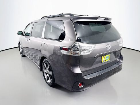 Used 2014 Toyota Sienna SE image 5
