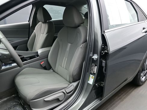 Certified 2025 Hyundai Elantra SEL image 10