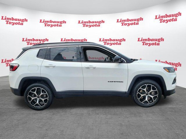 Used 2025 Jeep Compass Limited AWD/4WD image 23