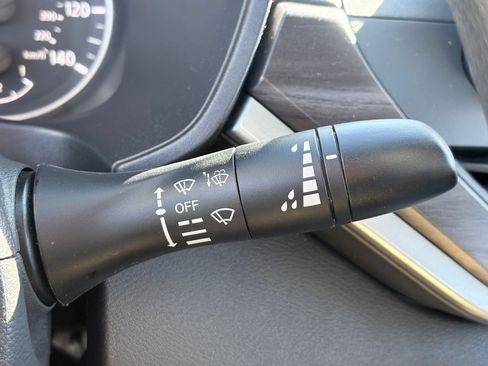 Used 2025 Nissan Altima 2.5 SV FWD image 16