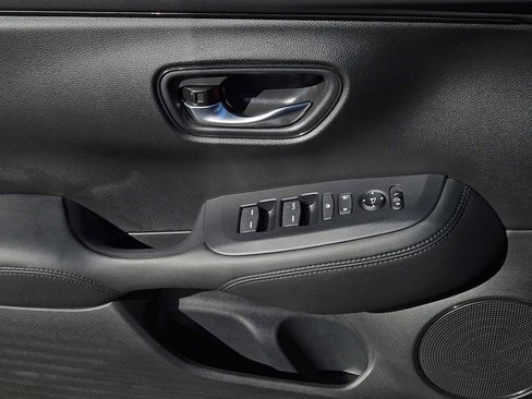 Used 2025 Honda HR-V LX image 21