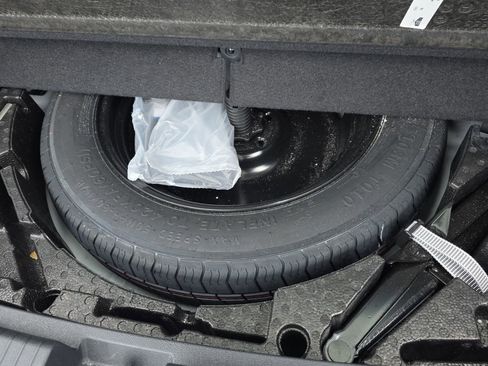 Used 2024 Volkswagen Tiguan SE image 30