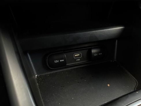 Used 2025 Kia Soul LX w/ LX Technology Package FWD image 23