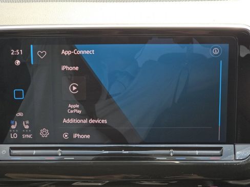 Used 2024 Volkswagen Atlas SE FWD image 3