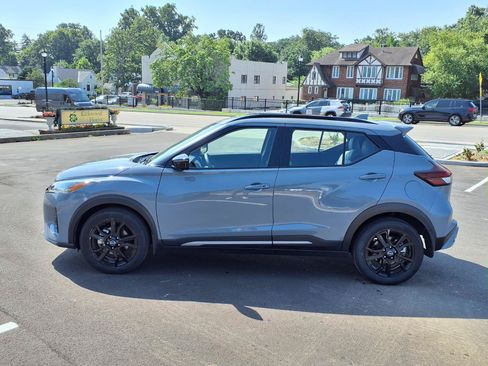 Used 2024 Nissan Kicks SR w/ SR Premium Package FWD image 27