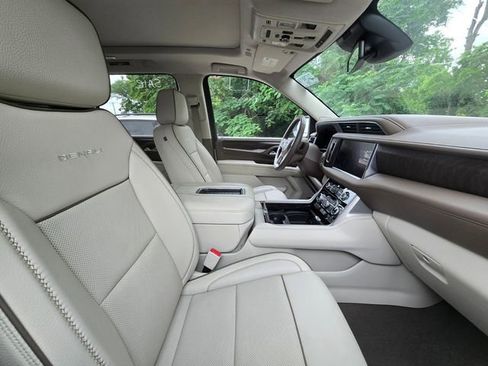 Used 2023 GMC Yukon XL Denali AWD/4WD image 8