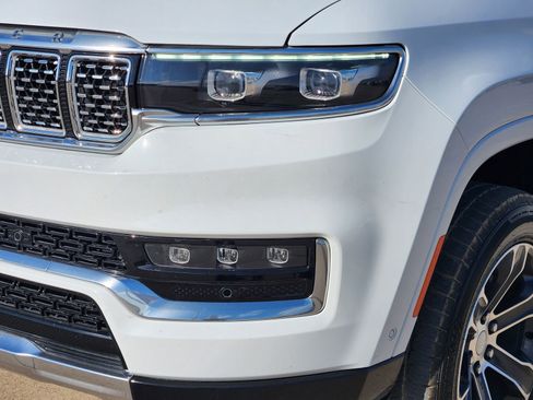 Used 2023 Jeep Grand Wagoneer Base w/ Flexible Seating Group image 9