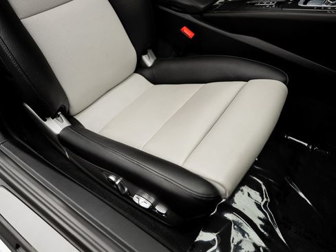 Used 2019 Porsche 911 Turbo AWD/4WD image 35